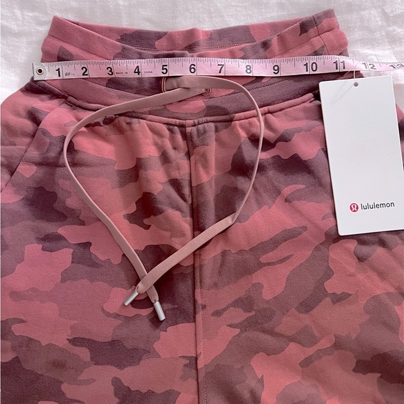 NWT Lululemon Relaxed Fit French Terry Jogger in Pink Camo Super